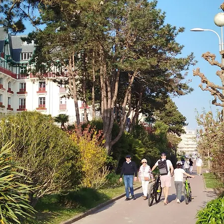 Family House 190 M2 - 3 Bedrooms, 2 Bathrooms *