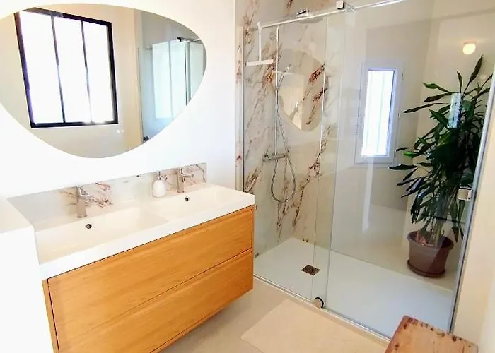 Family House 190 M2 - 3 Bedrooms, 2 Bathrooms