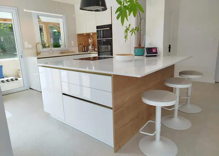 Family House 190 M2 - 3 Bedrooms, 2 Bathrooms *