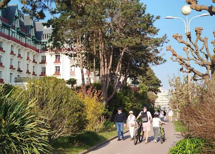 Family House 190 M2 - 3 Bedrooms, 2 Bathrooms *